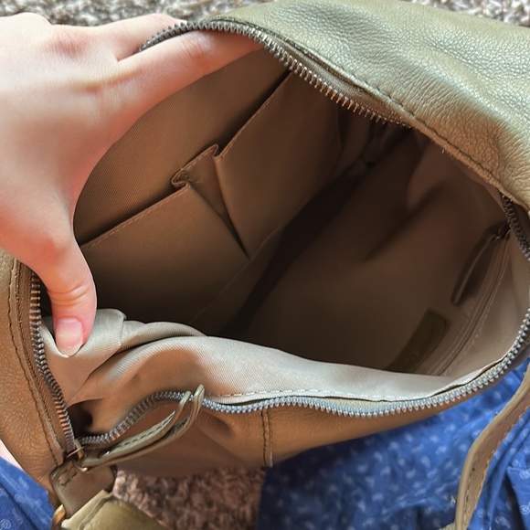 EUC American Leather Co. Carrie Hobo Genuine Leather Shoulder Bag - Picture 7 of 10